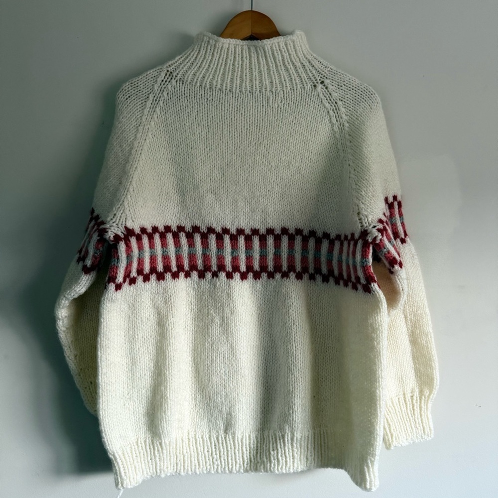 Elegant White Turtleneck Sweater with Red Accents - Picture 2 of 6